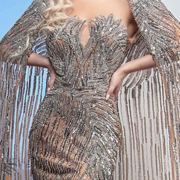 MNM Couture Dress with removable cape - Picture 6 of 8